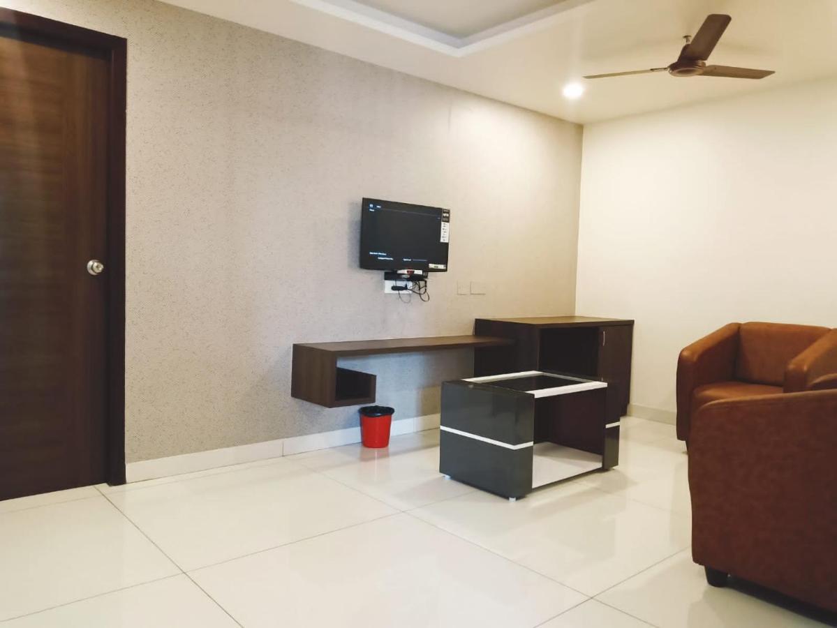 קוימבטור Hotel Vintage Castle מראה חיצוני תמונה