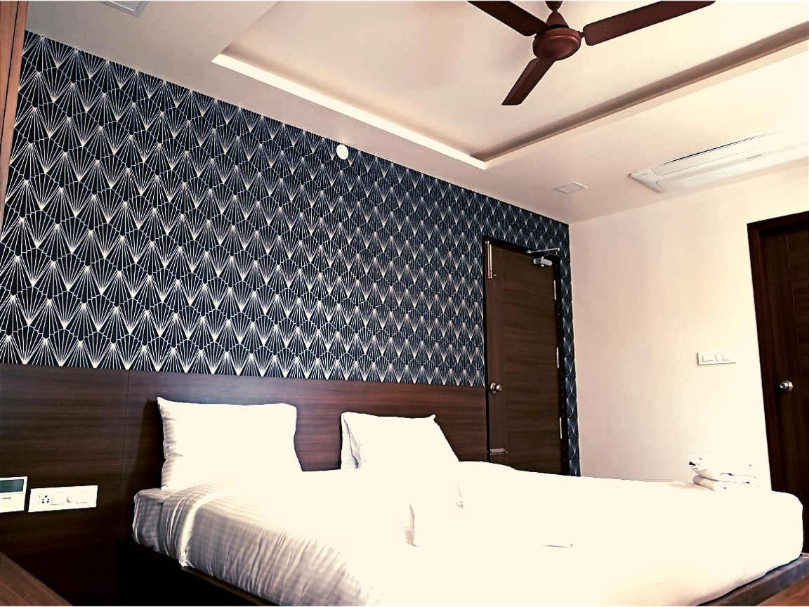 קוימבטור Hotel Vintage Castle מראה חיצוני תמונה