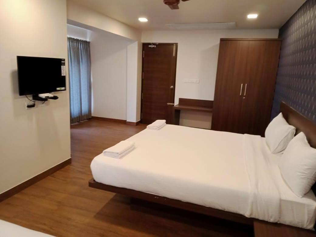 קוימבטור Hotel Vintage Castle מראה חיצוני תמונה